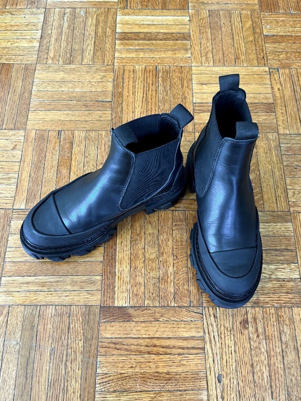 GANNI Low Chelsea Boots Black Leather Lug Sole EU 38 / US 8 Worn Once